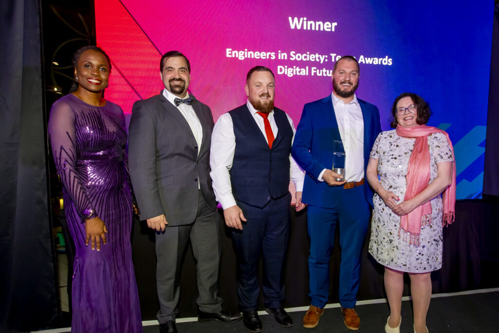 John Hipkiss Photography Excellence in Innovation Awards 2024 Seawater Life Support photo of the project team at the awards ceremony Caspar Kruger Structural Evolution